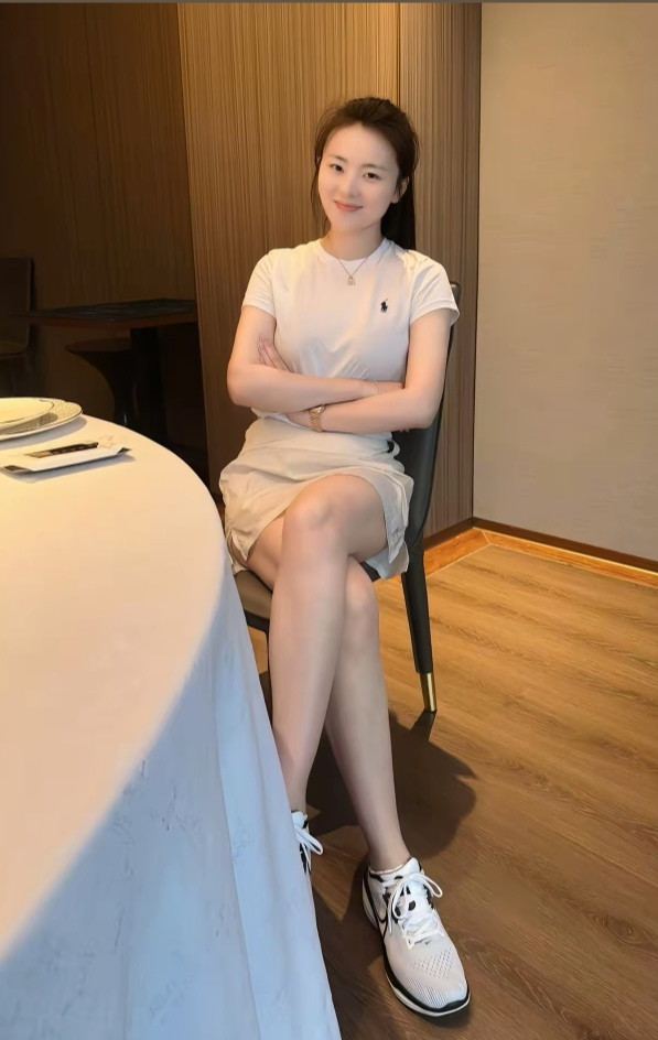 饭吃完了，她笑眯眯的看着我，啥意思啊？兄弟心里没底啊……
