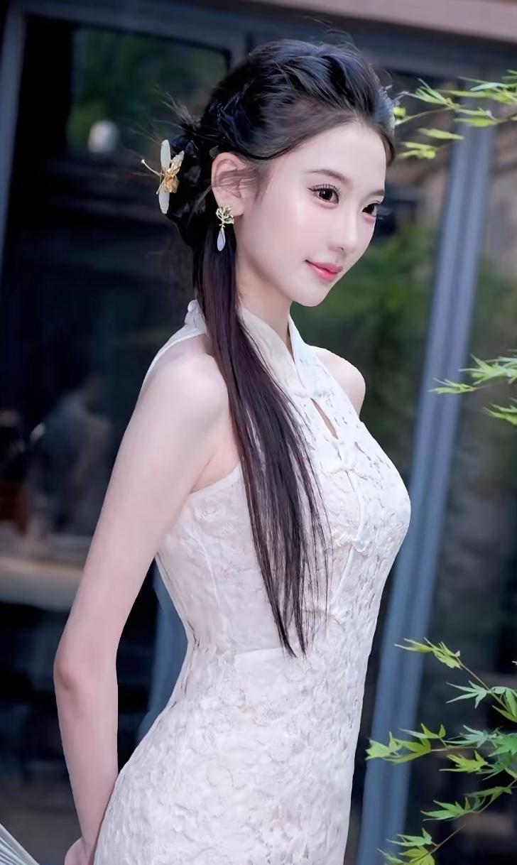 什么样的女孩可以被称为美女美女要漂亮，素颜也漂亮，身材比例好，性格温柔开朗活泼可