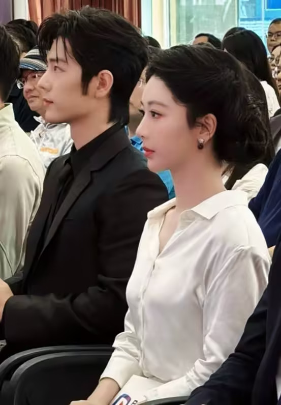 当33岁杨紫与34岁肖战站在一起，我才明白什么叫顶级自律