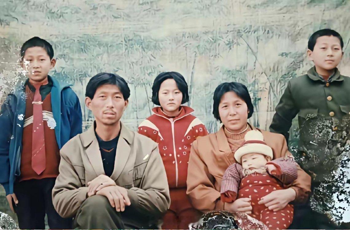 这就是多生娃的好处吧？四兄妹为国家做了好大的贡献。