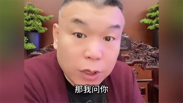 周先生办完离职手续，粟总在走廊叫住他问：“你是哪个专业毕业的？”空降第一天就拍