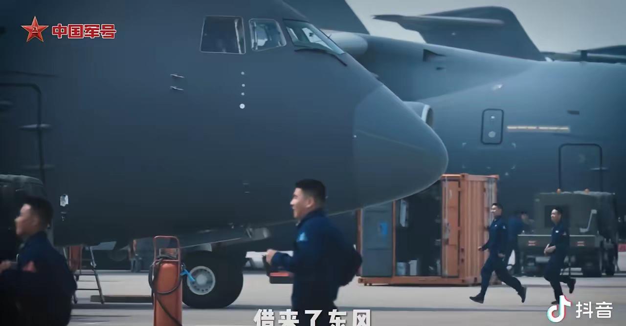 中国军号今天发布了一个视频，信息量好大啊。一大早刷到，我这心里头直冒劲。