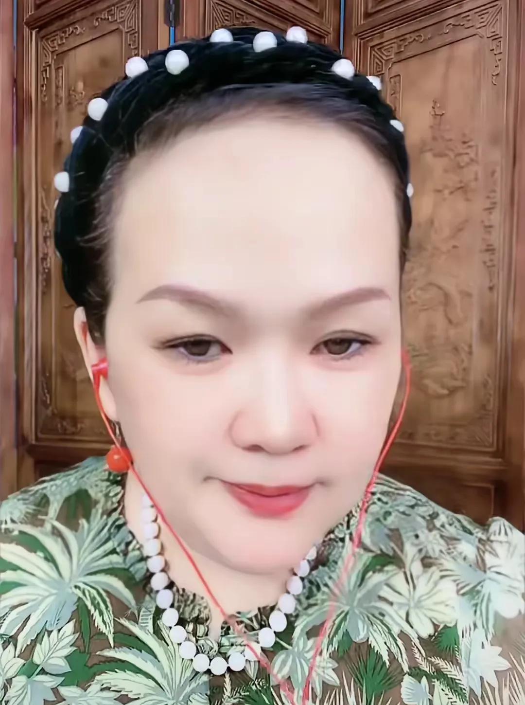 三月今天直播说，老杜又找老许求情求饶去了，你觉得老许会放过她们会原谅她吗？那是不