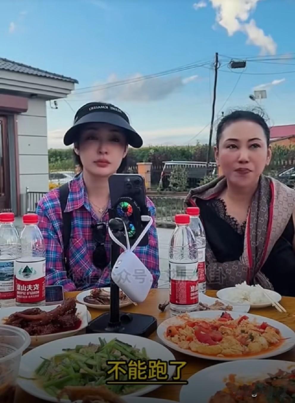 “驴家”小丸子账号封禁，母女俩饭桌前受二驴感动抹泪！