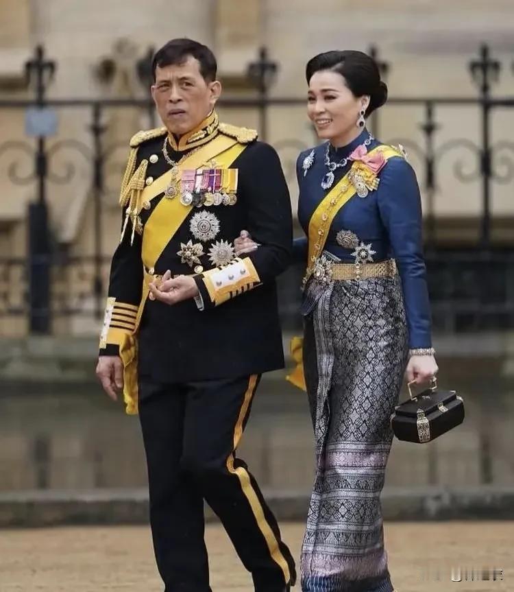 有网友说，苏提达是在西拉米和泰王婚姻期间上位的，那个时候西拉米在照顾刚出生的儿子