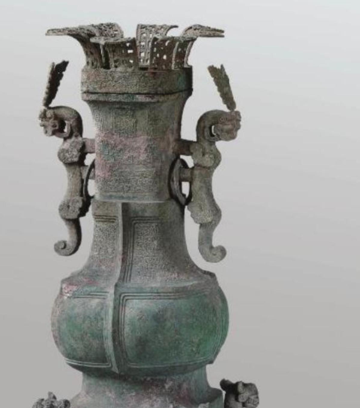 1955年，考古专家在安徽寿县的一座古墓中，发现了一件价值连城的文物，然而，这件