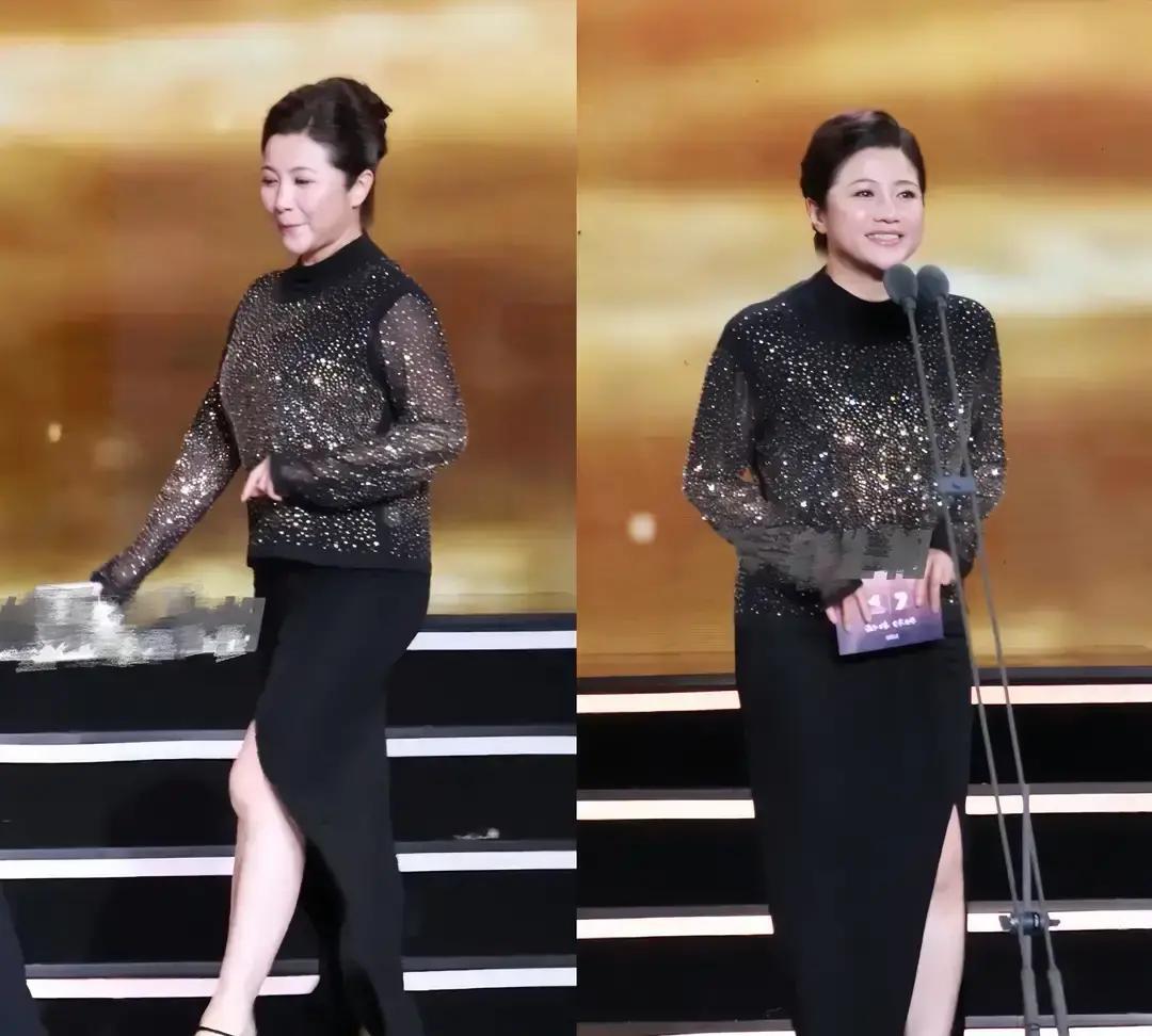 盯着颜丙燕这组图看了半天，这造型师怕是跟她有仇。脸是真高级，大背头一梳，天