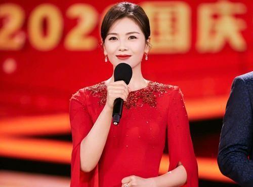 央视国庆晚会刘涛出圈！红衣长城开唱，这就是国泰民安脸国庆晚会《中国梦·家国情