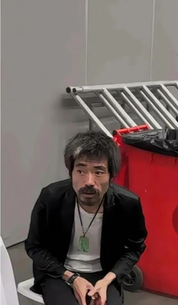 看看这个，还有人相信这是巴黎世家的二公子吗？哈哈网红都是好演员！大家擦亮双眼，捂
