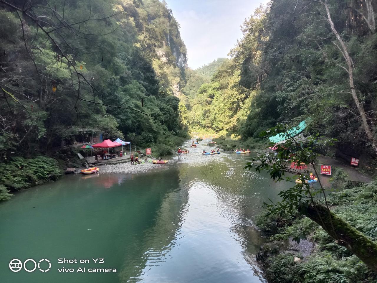 太高兴了，假期到贵阳旅游门票竟然全免。一路上四人，两教师，两学生，竟然没有一