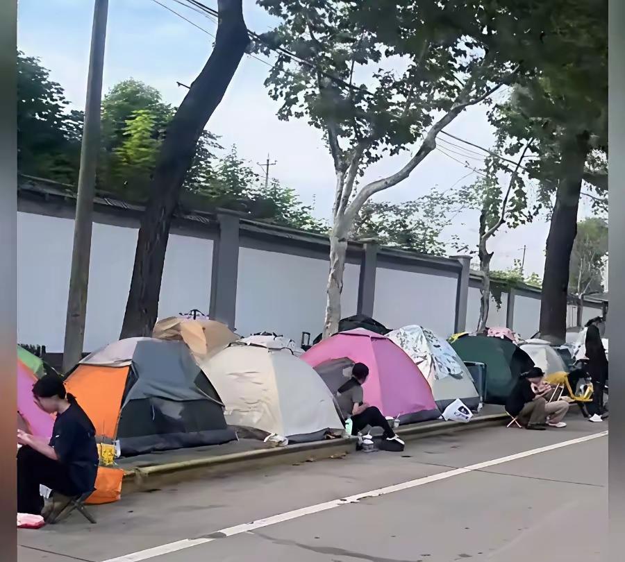 有人说外出旅行，自己带个帐篷，晚上找个地方就睡了，几天下来能省不少住宿的钱。但是