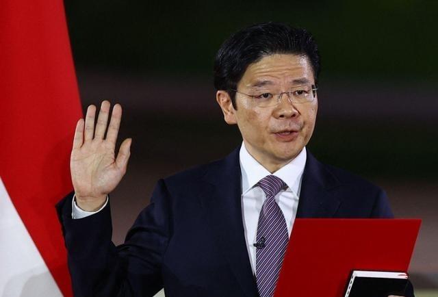 新加坡的根基有两个，一个是超级外交，黄循财把它毁了，从此新加坡外交不再是中立形象