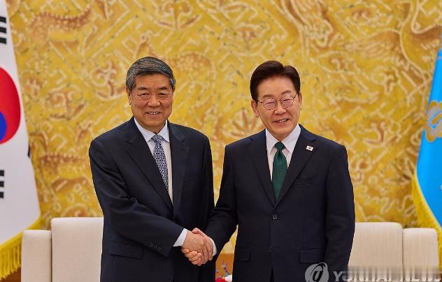 5月13日，根据韩联社的报道，韩国总统李在明在青瓦台先后接见了何副总理和美国财长