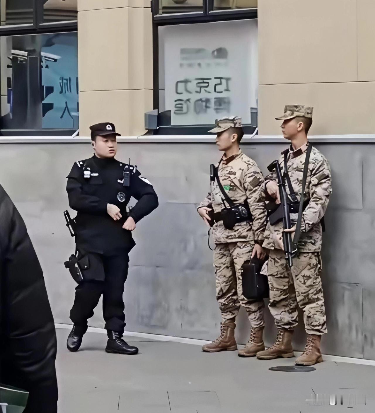 QBA221式自动霰弹枪装备最普遍的居然是武警部队，这的确令人有些意外。每逢佳节