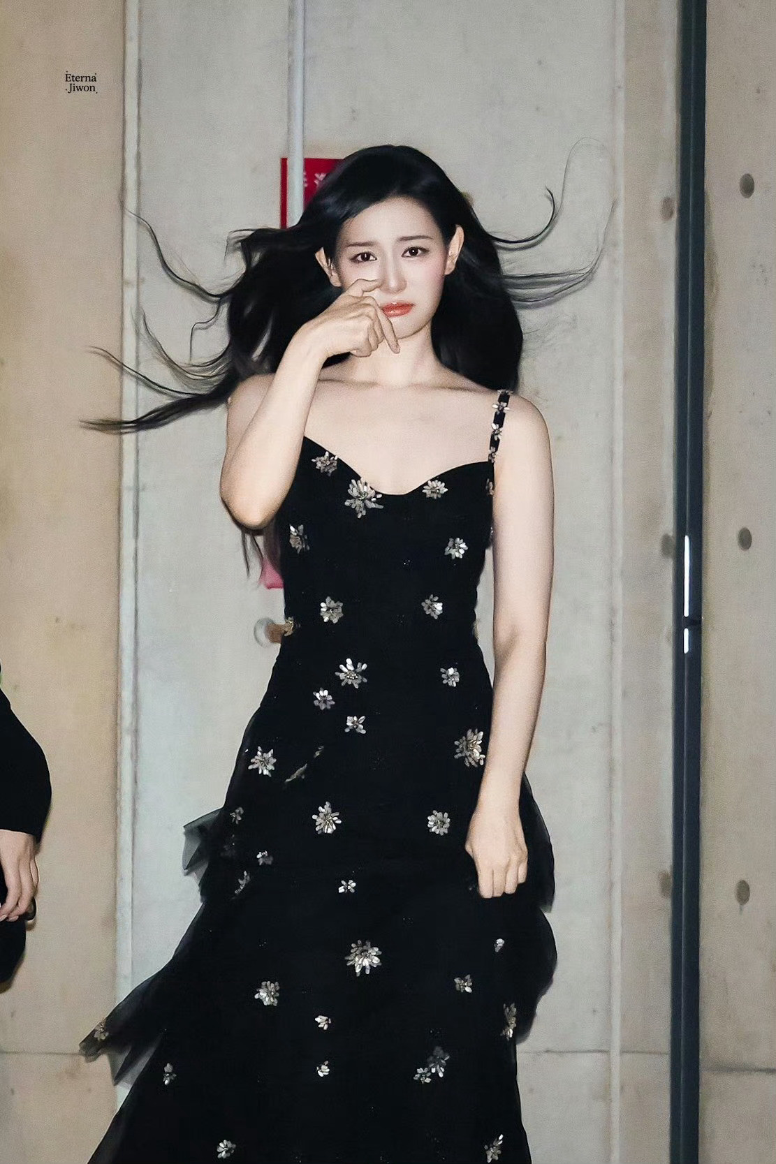 金智媛温柔的姐姐被风吹成了软乎乎的小女孩太神了这组～这是神图​​​