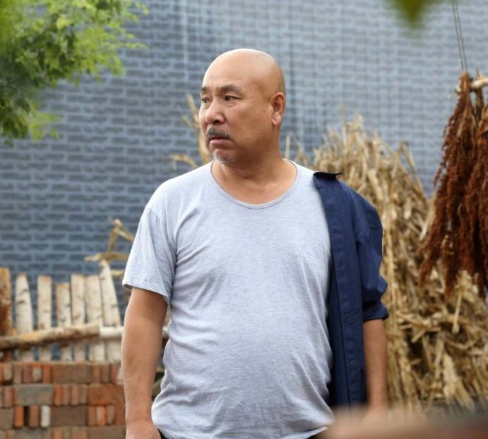 [狗头]片酬千万的李幼斌，接到一个电话：“师哥，我没钱了，你来不来？”打电话的，