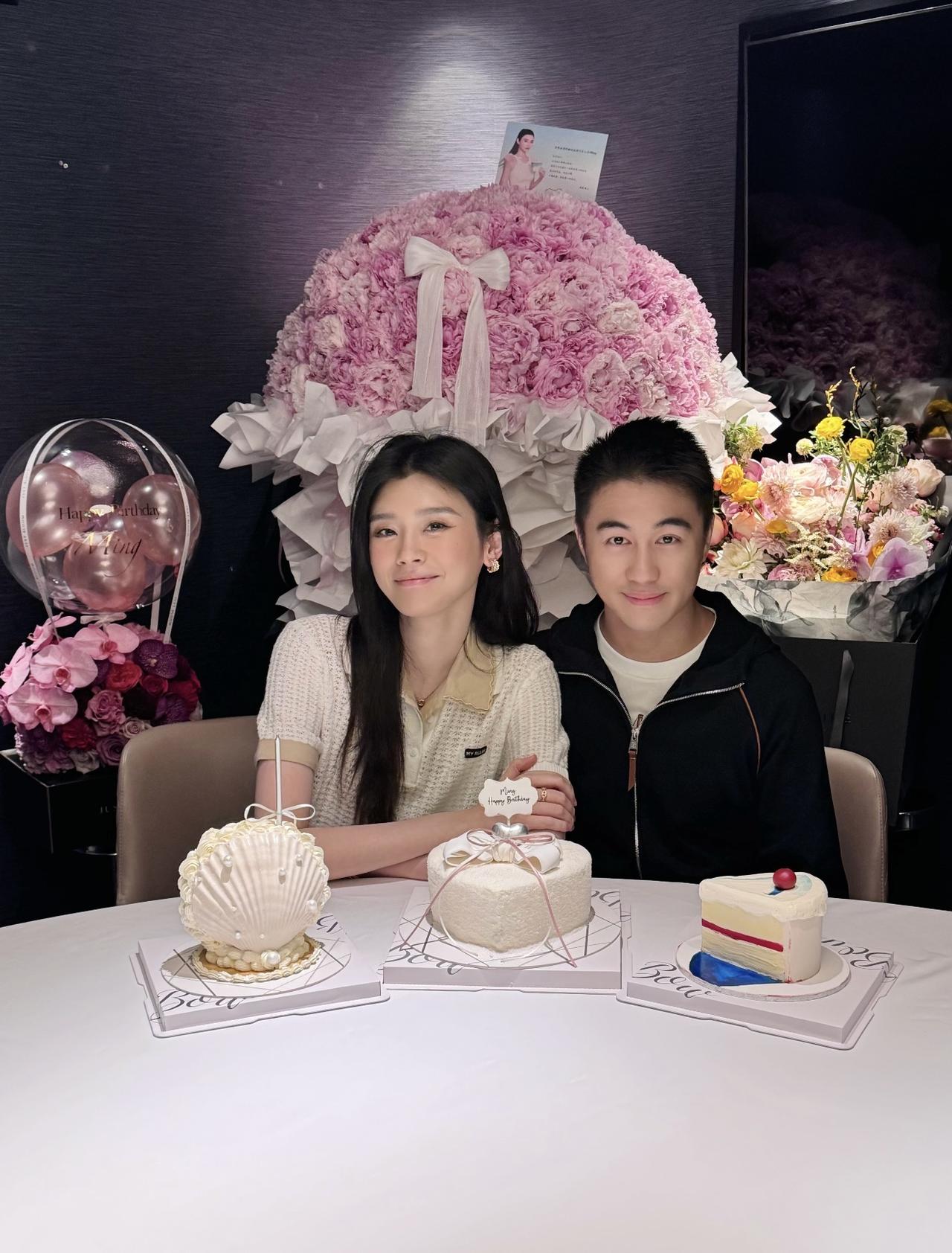 3月9日，奚梦瑶晒为她庆37岁生日的合影，一家四口好温馨啊。奚梦瑶面前摆着三