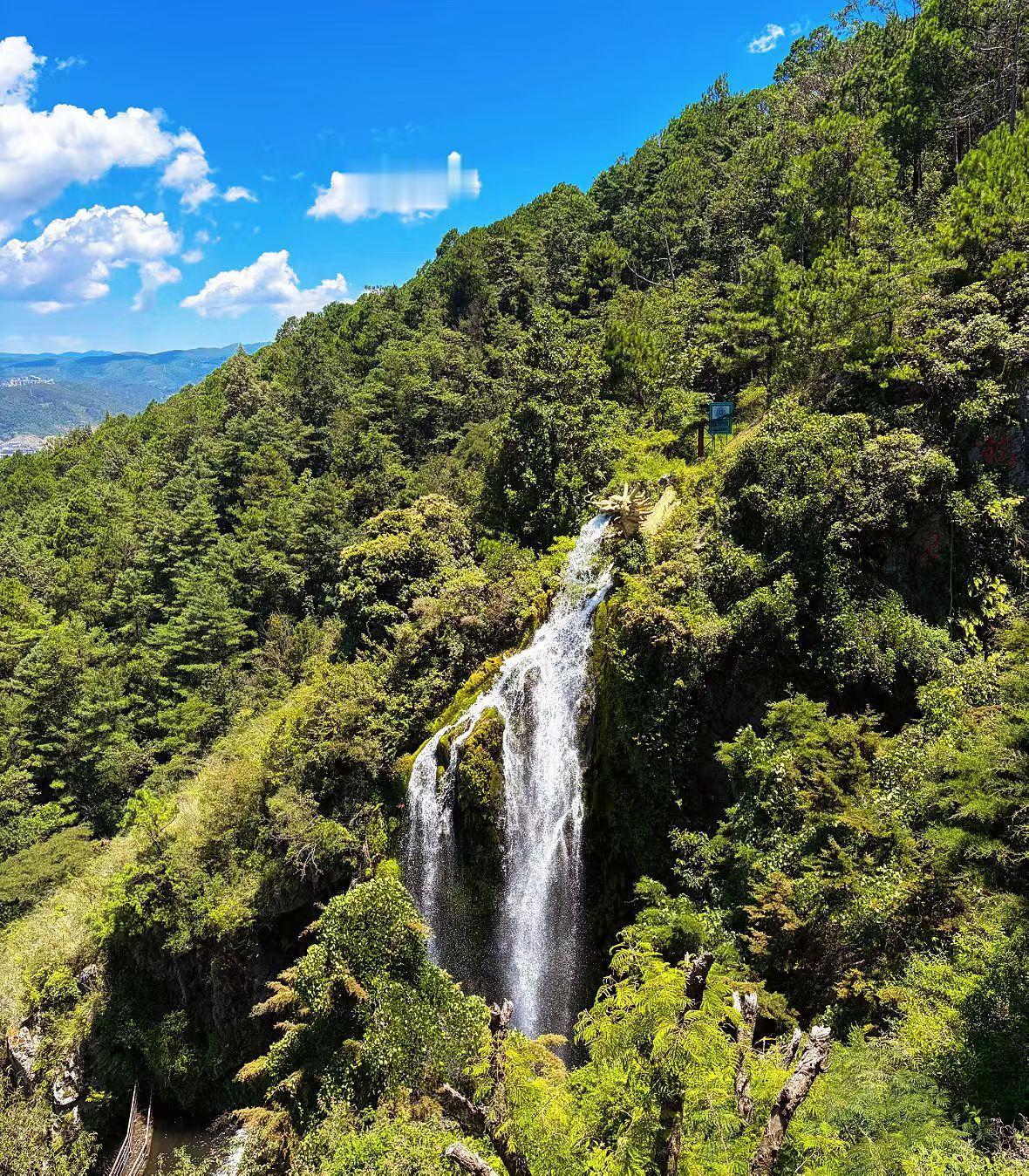 分享瀑布山水美景图