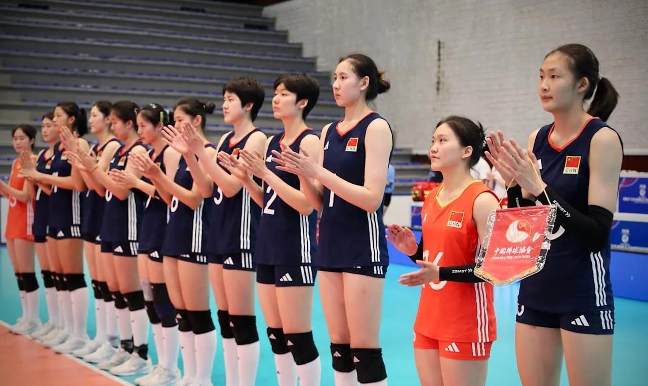 中国女排副攻人才井喷。中国U19女排副攻线比较强大，分别是陈晓辉、郭中楠、金佳宝