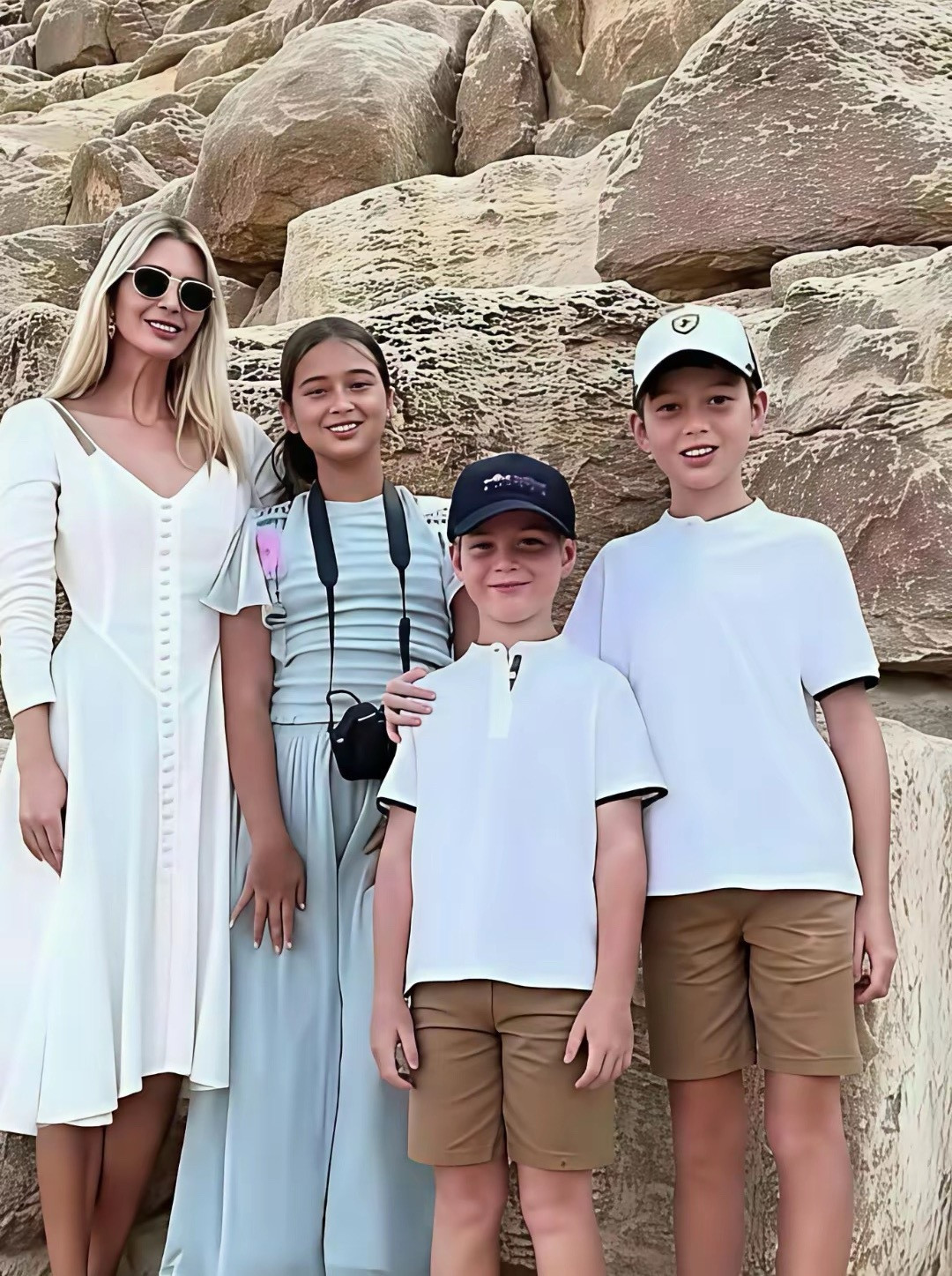 这是伊万卡一家，不得不说外国人小孩子看起来要成熟很多。