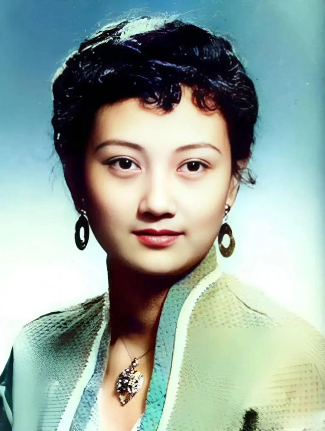 1992年，八一厂背着800万外债，眼看就揭不开锅了，领导找到女演员王晓棠，问她