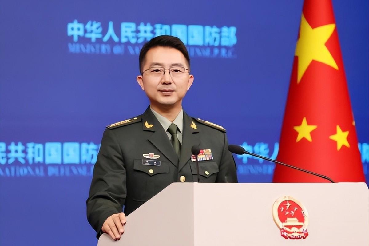 美：瞧瞧！你的055大驱和辽宁舰，都在视频里被我们击沉了！中：大白天的，还没睡醒