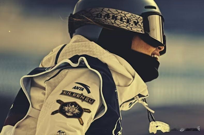 94.75分绝杀！谷爱凌逆天卫冕，李方慧93分封神米兰冬奥会收官日，中国雪上