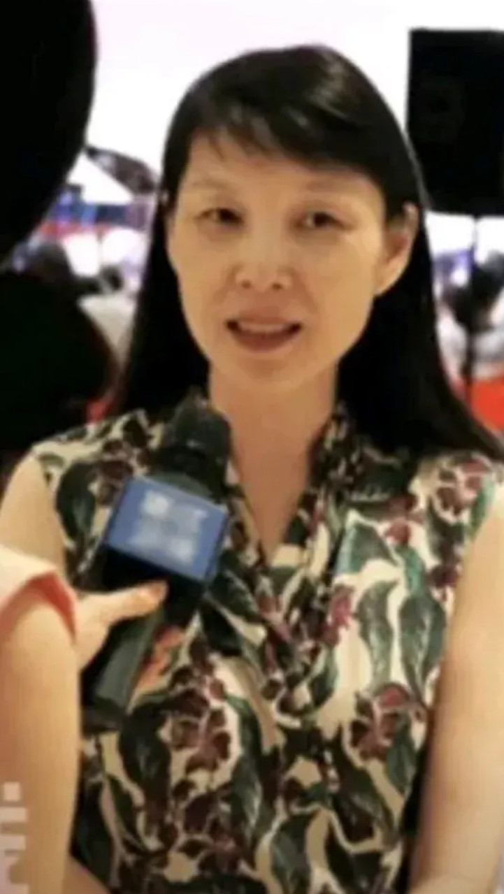 杜建英女士23就生子了！孩子的英文名还压宗馥莉一头！那三个自称宗老后人的英文名字