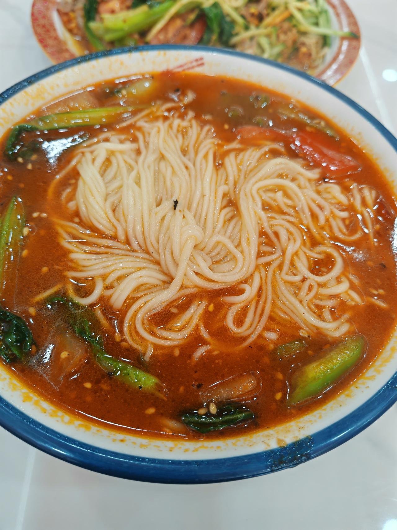 18元，没有肉，这让我想起路边18元一只的烤鸭。老李在菜市场门口卖这种烤鸭卖了八