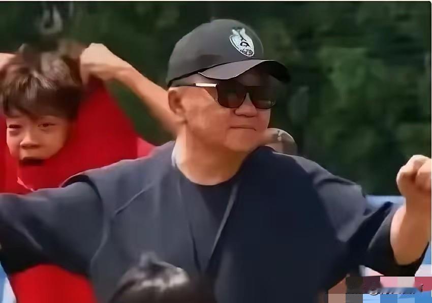 自掏5400万的董路，开500万的劳斯莱斯，住10万一平的豪宅，手腕上是百万名表