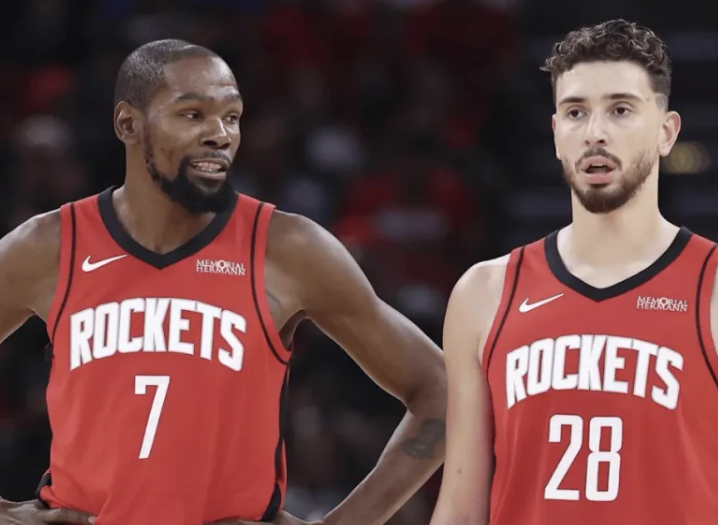 一位网友质疑杜兰特：为什么球员和你一起打球时，从来没变得更好？接受现实吧：你