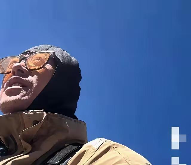 50岁大叔带20岁姑娘游大理，花了三万多。大叔主要是太穷了，还追求感情，感情是奢