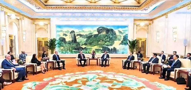 成了，中国和美国谈成了。5月7日下午，中方在北京会见了来华访问的美国国会参议员戴