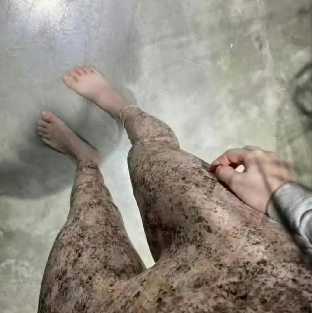 女朋友花380元买了条裤子，大家觉得这裤子如何？​