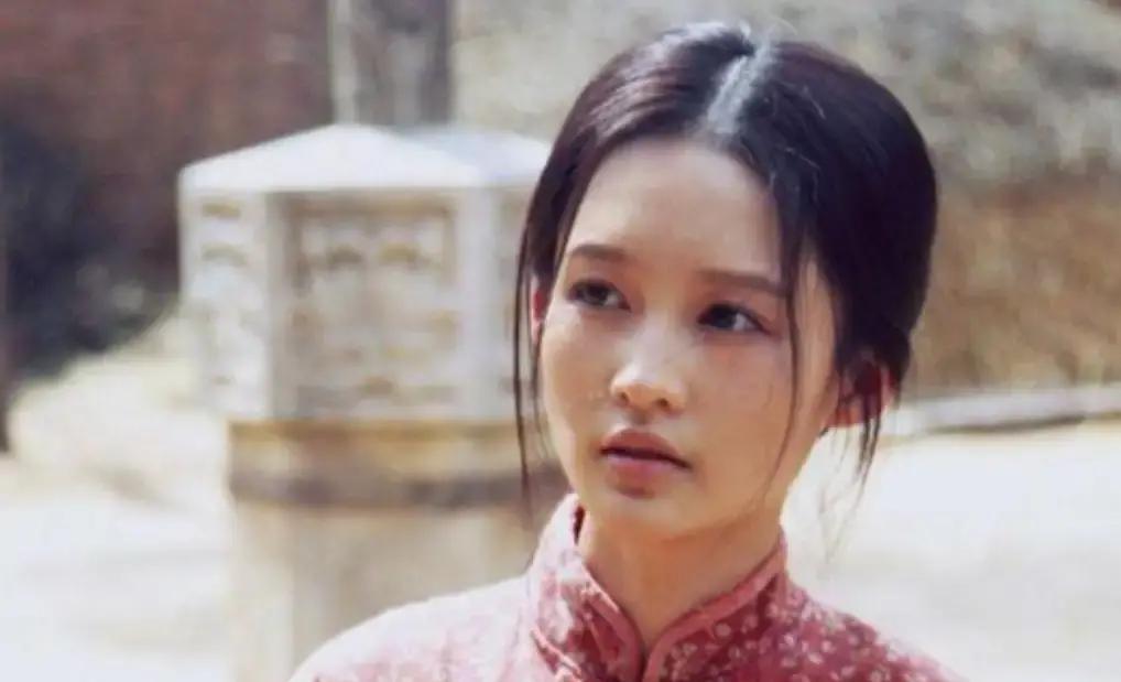 李沁何冰拍《白鹿原》抱太久，导演喊停后李沁一开口，何冰当场红了脸说出来你可能