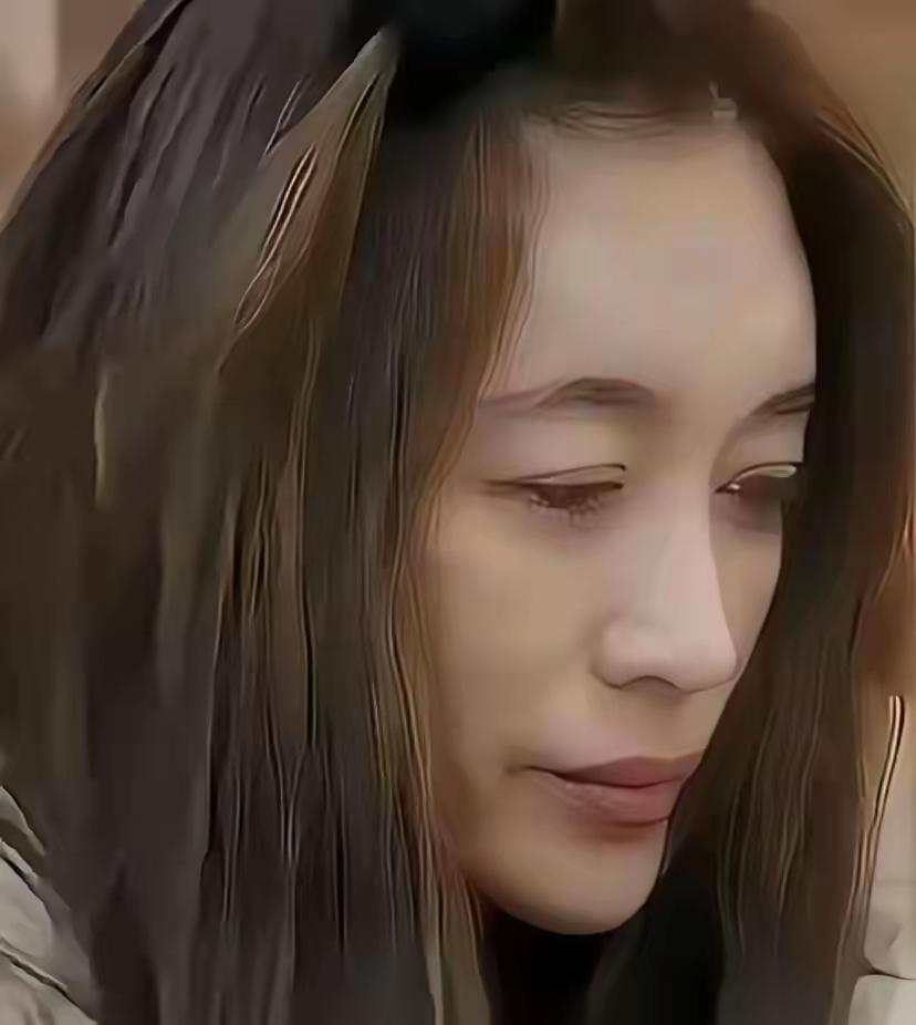 李小冉除了白，一脸的哭相，尤其是嘴，从来没有觉得她好看过。
