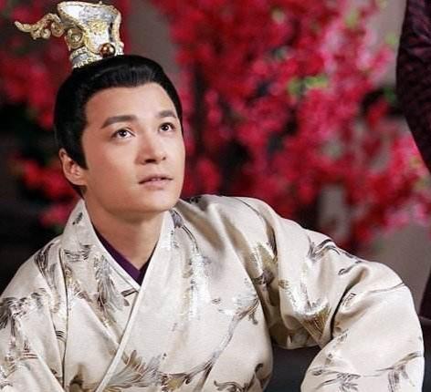李建成刚倒在玄武门的血泊里，李世民就转身冲向太子府。他没有停下脚步，也没有回头看