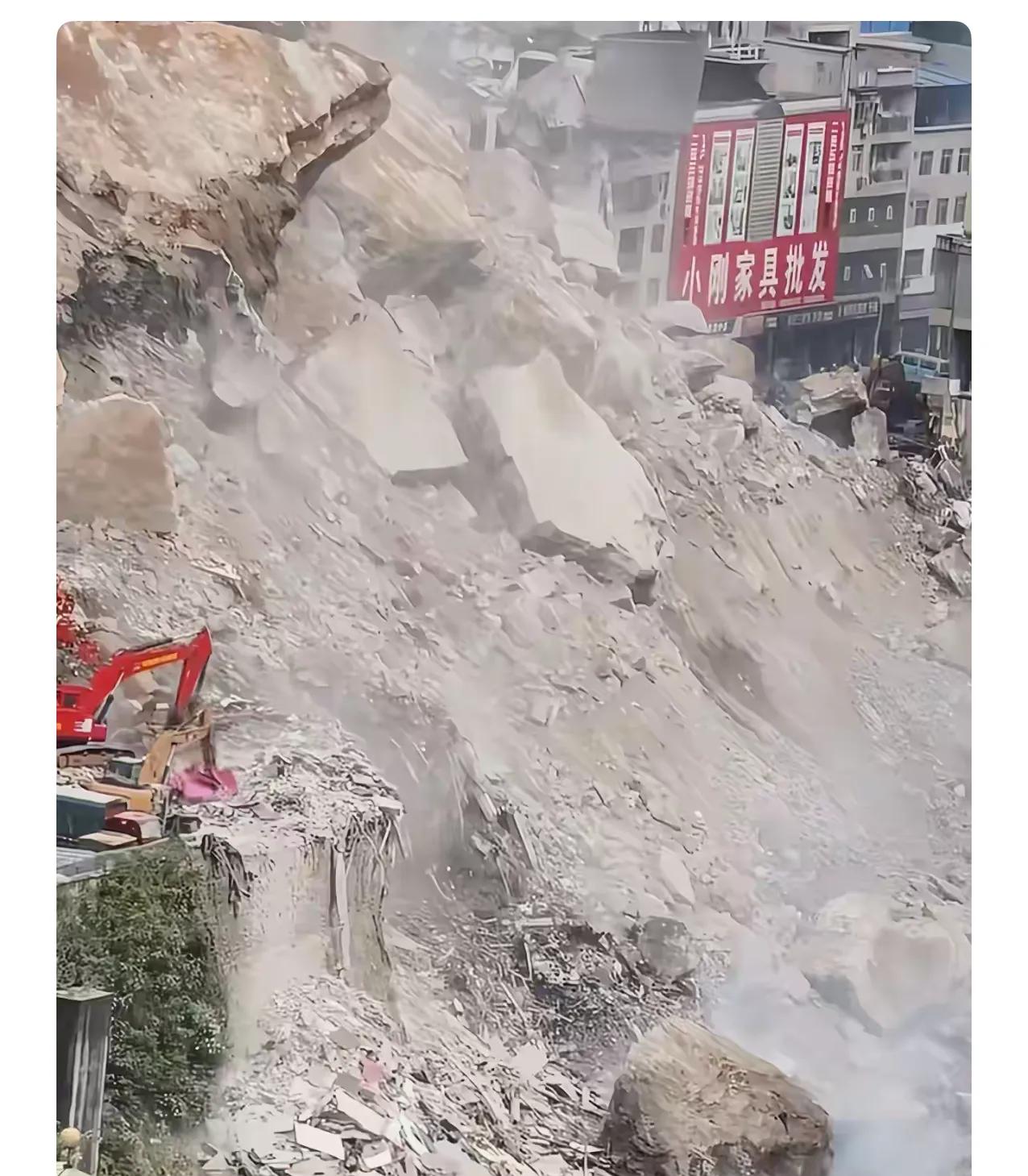 这下可好了。我算服了。八百多号人，两台挖掘机，为了从废墟底下救一个人，轮班干