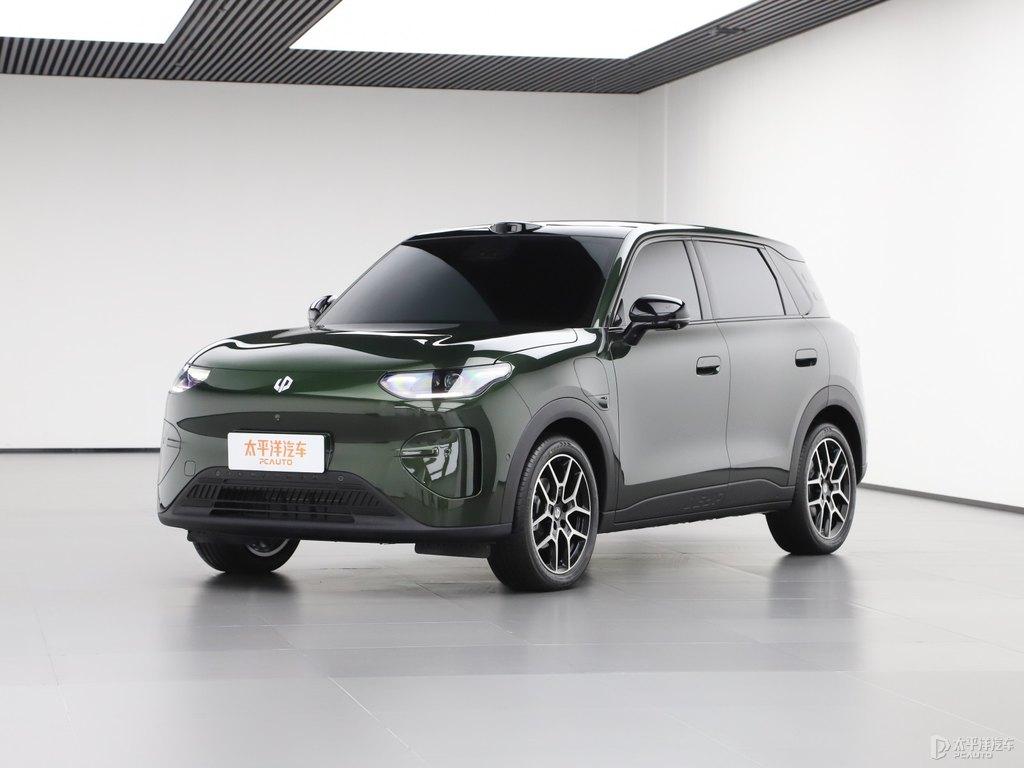 零跑A10开启盲订，99块就能锁单。这台车乍看是台入门级小型SUV，但仔细扒完