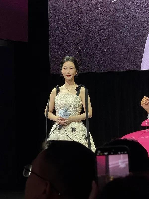 杨紫变得我都不认识她长啥样了