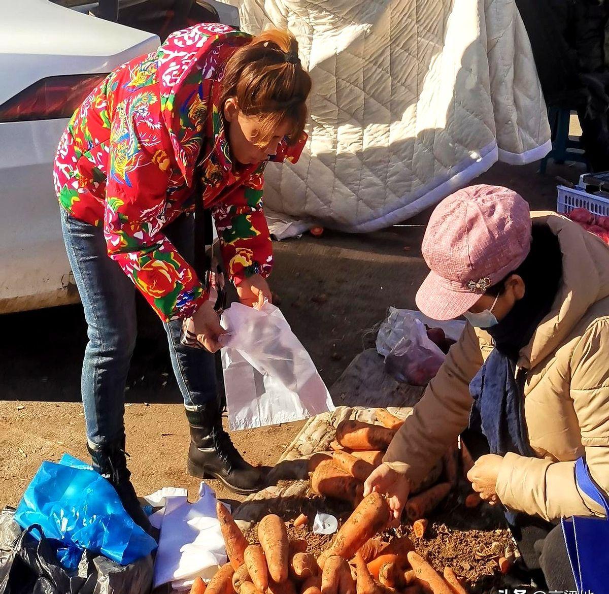 2025年的我国的电影市场可谓是惨淡一片。我看到演员田海蓉在镜头前难掩的焦虑