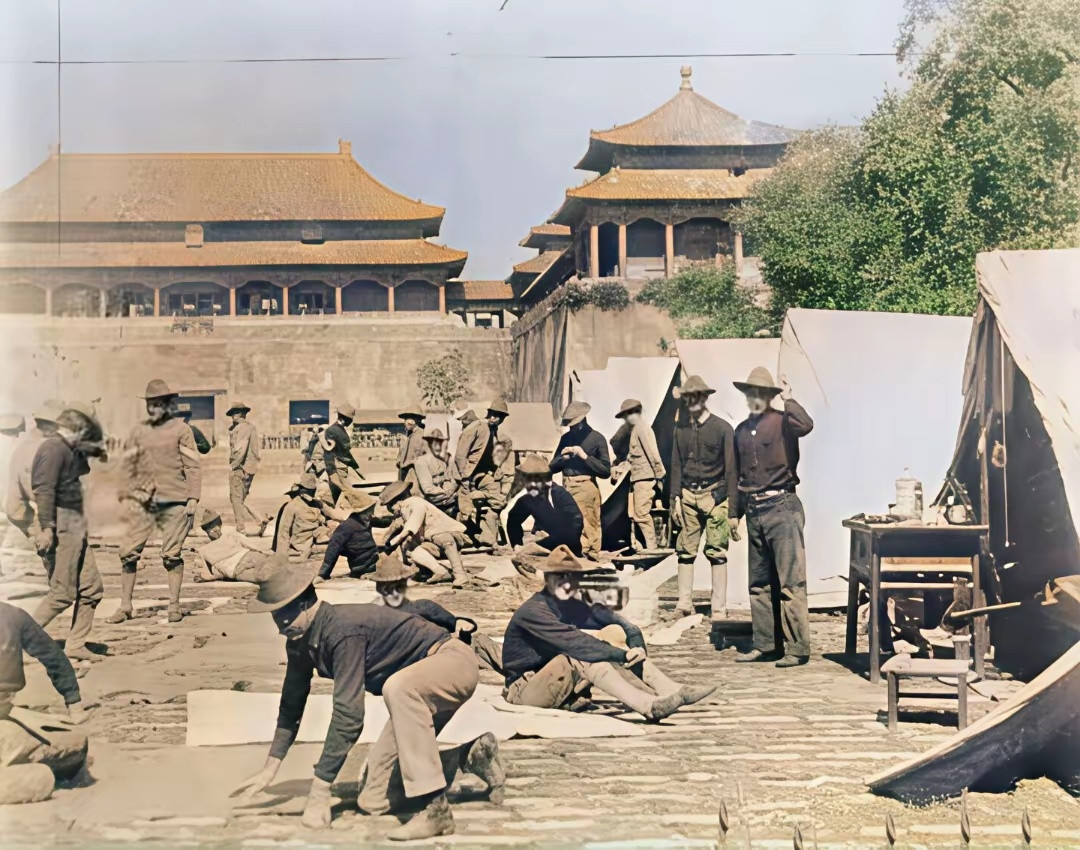 1900年，八国联军进攻北京城。​​​