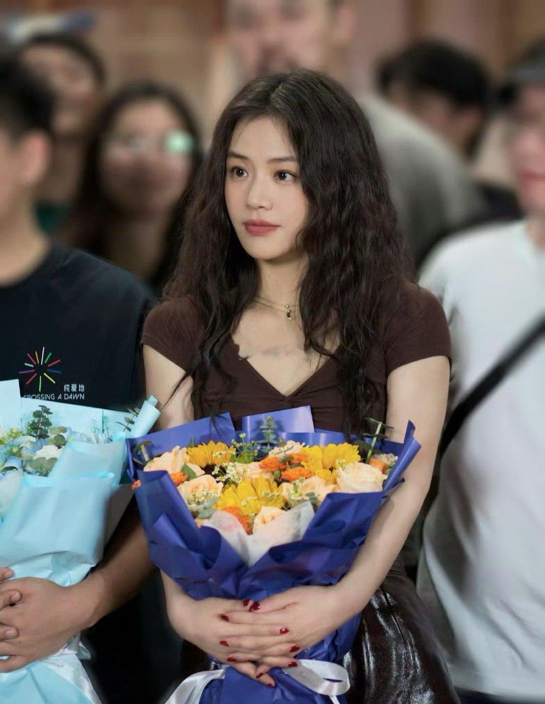 这是37岁的马思纯！！！！妈呀！！这状态真好