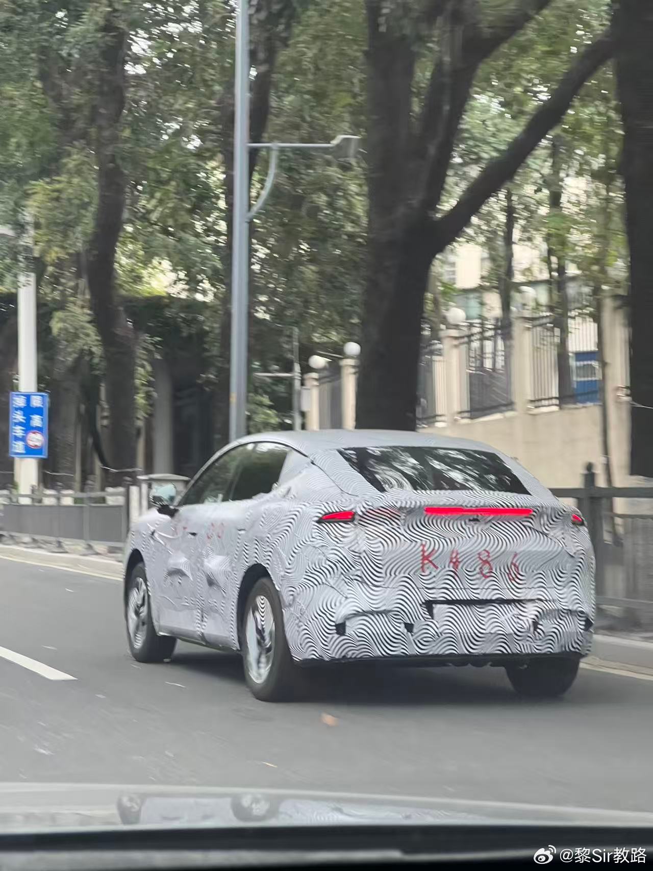 广州科韵路上偶遇的，不用说是什么车了。我自己拍的，不会还有人叫我删贴了吧大V聊车