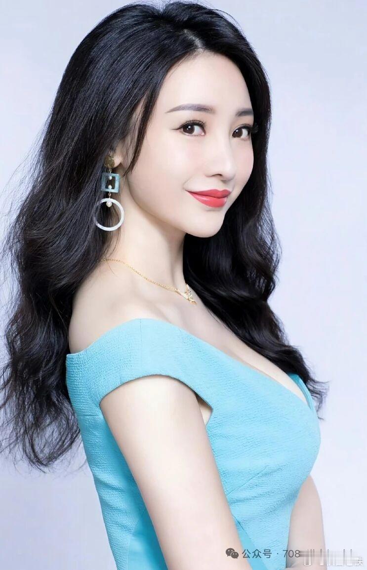 柳岩姐姐的节目，我从2008年就是一直看，一直看到2016年，尤其音乐风云榜，天天看看，都快看吐了，