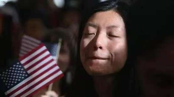 一位美国华人表示，华人精英移民到美国之后，不出两代，基本上都成为普通人在硅谷
