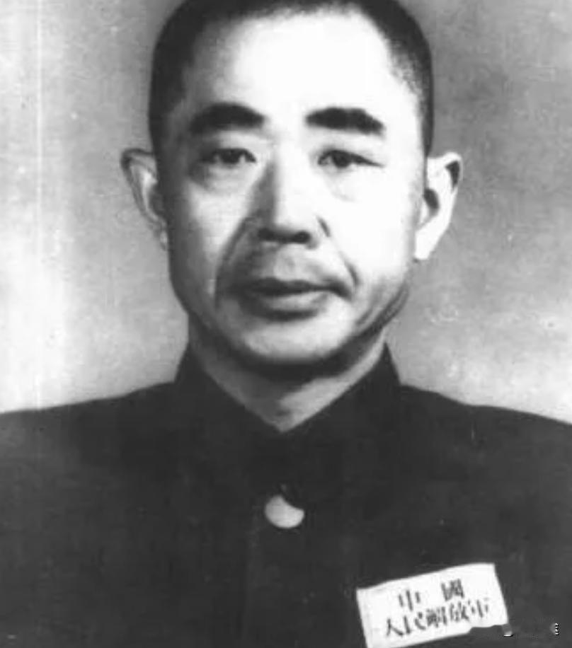 在湖南和平起义前，我党的代表李明灏要求陈明仁军统特务李健钧交给我党处理，但陈明仁