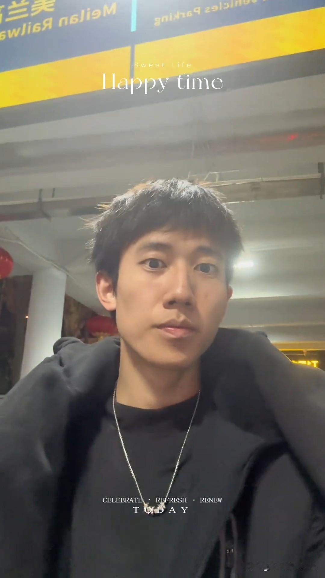 2月4日，梁俨苧更新生活日常vlog，并配文“成功降落海口”。不知道梁俨苧去