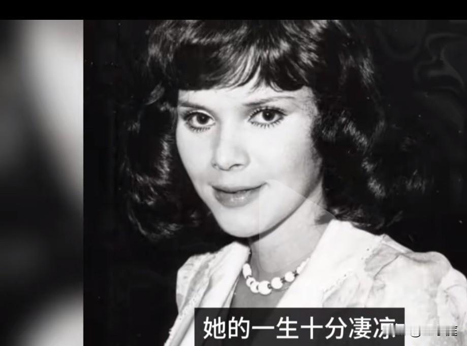 究竟是谁向梁小龙前妻的脸上泼了镪水？这个问题至今是香港娱乐圈中的未解之谜。黎