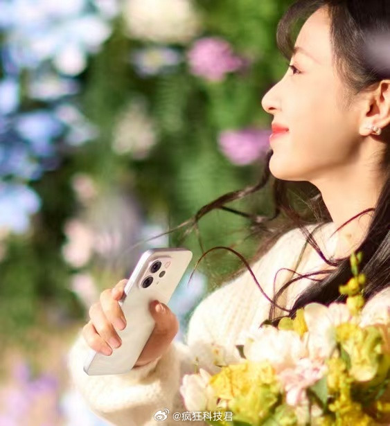 要我说，这不是妥妥滴是“冬天氛围感手机”嘛？中框是航空铝金属的，拿手里那质感，跟